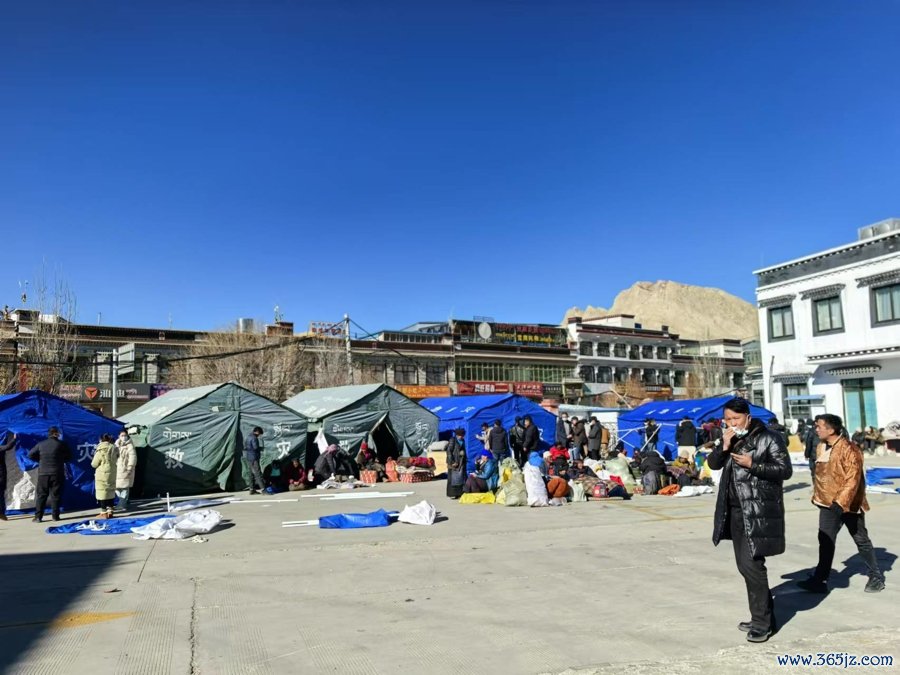 徐坤所在文旅系统的任务是去定日县中心医院扎帐篷。